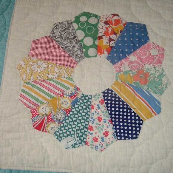 VTG Handmade Dresden Plate Quilt 68” X 88” Full/Queen Grandma SEE 10 PICS, NICE! - Picture 5 of 10